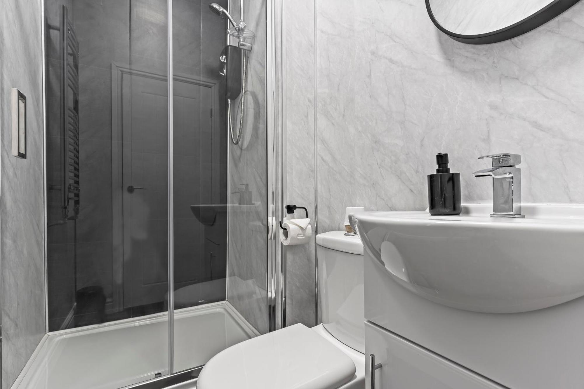 4 Bedroom, 2 Bath In Newcastle Town Centre 외부 사진